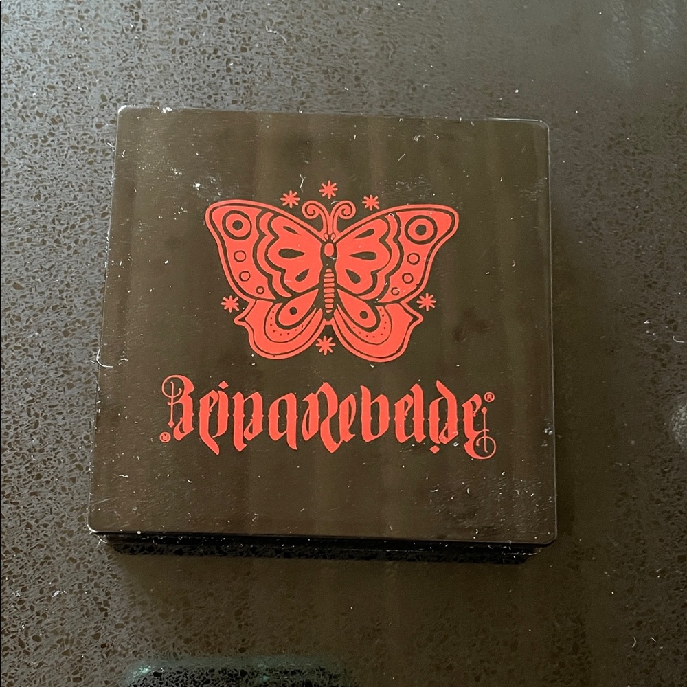 Reina Rebelde Wet Dry Eye Colour in Sirena